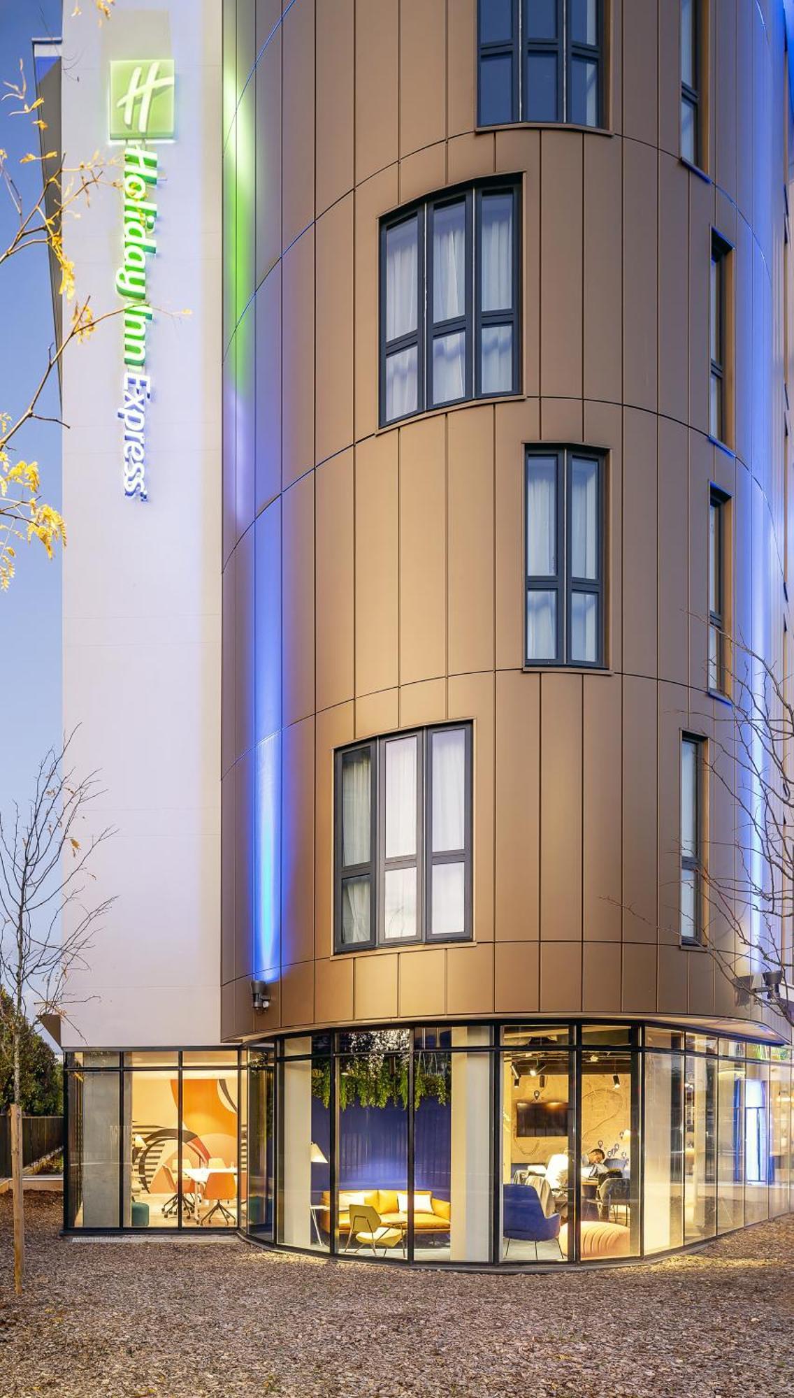 Holiday Inn Express Paris - Poissy By Ihg Экстерьер фото