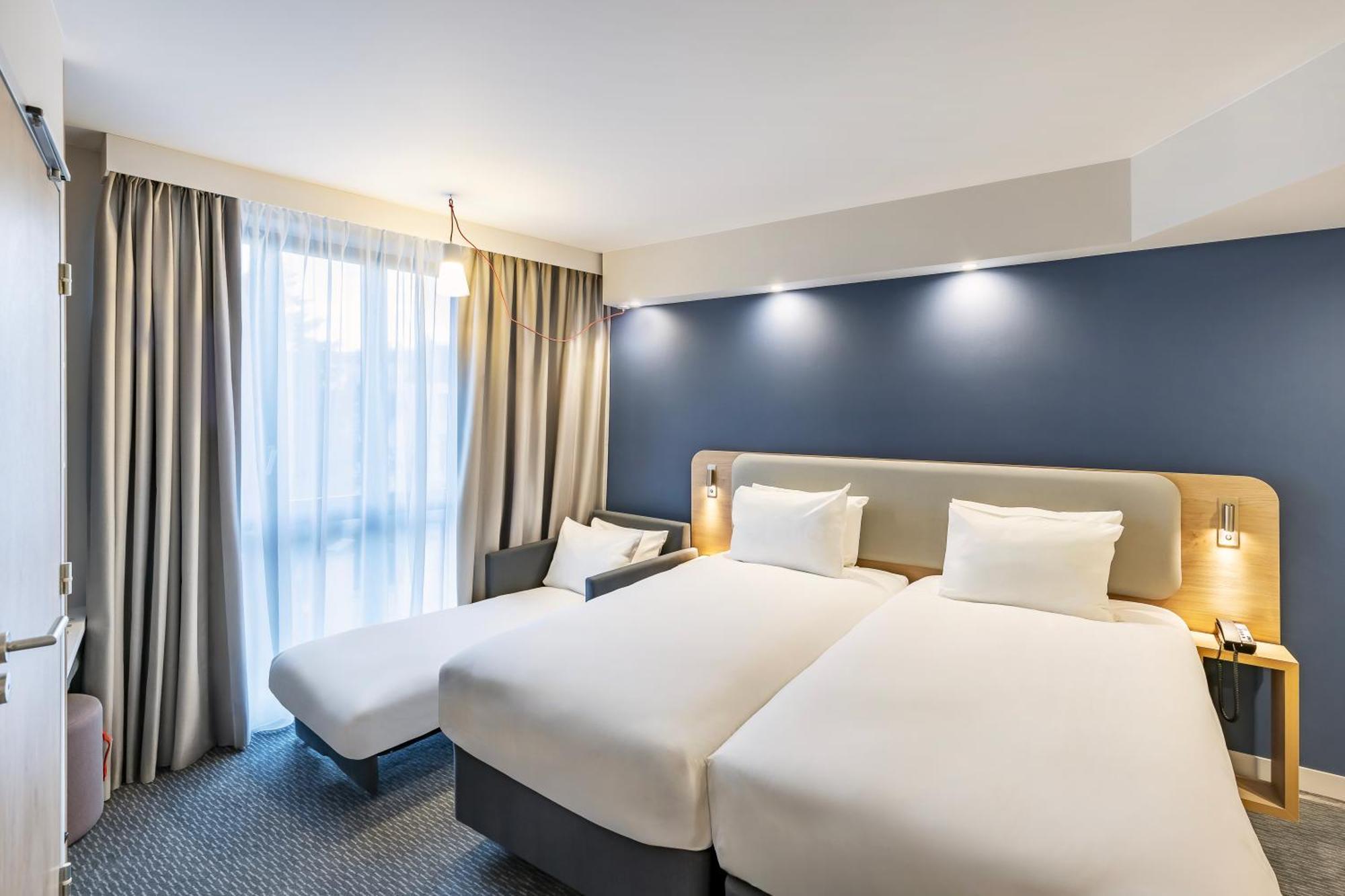 Holiday Inn Express Paris - Poissy By Ihg Экстерьер фото
