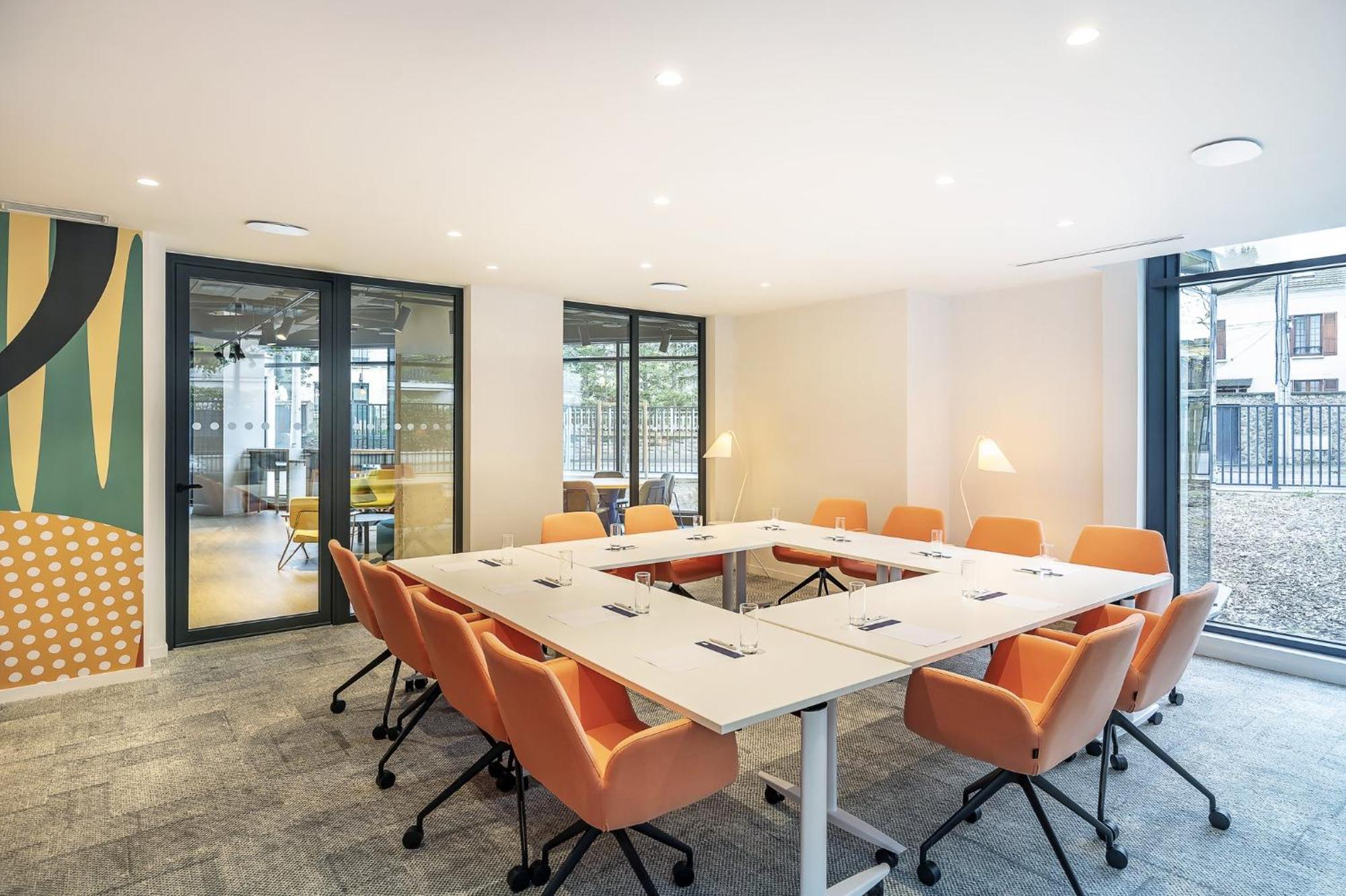 Holiday Inn Express Paris - Poissy By Ihg Экстерьер фото