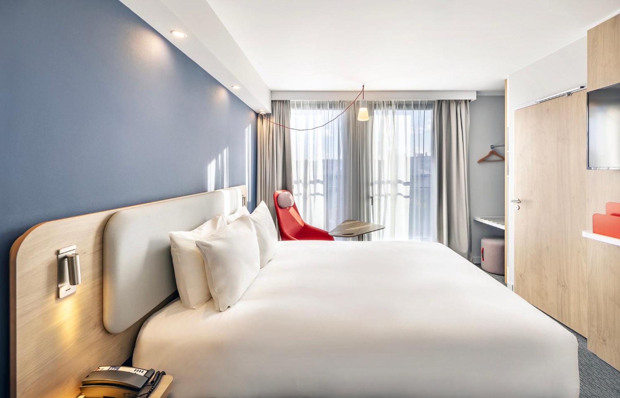Holiday Inn Express Paris - Poissy By Ihg Экстерьер фото