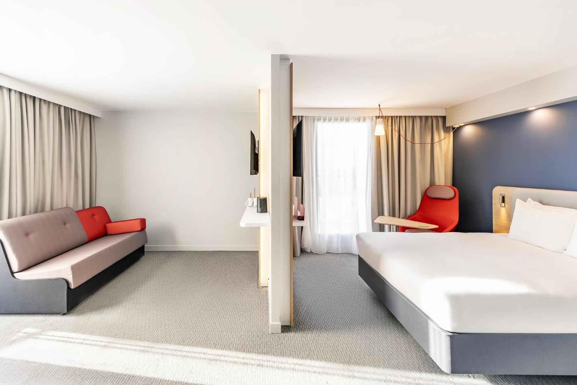 Holiday Inn Express Paris - Poissy By Ihg Экстерьер фото
